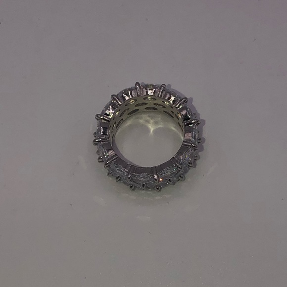 18ct Oval Triple Eternity Band - Picture 10 of 14